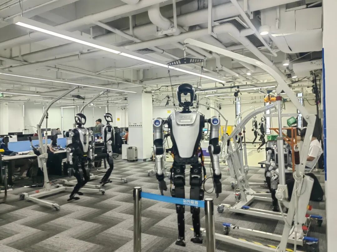 深圳市携创高级技工学校携手乐聚、优必选共